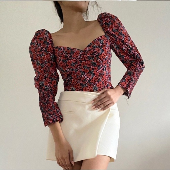 Zara Tops - ZARA Floral Puff Sleeve Heart Shape Top Size Large